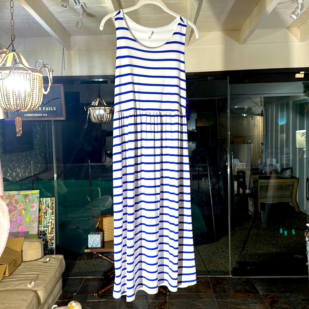 ONLY WORR ONCE! Fun sleeveless dress!
